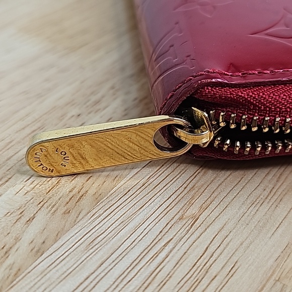 Louis Vuitton Vernis Red Wallet - Picture 10 of 10